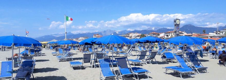 viareggio-beach-parasols